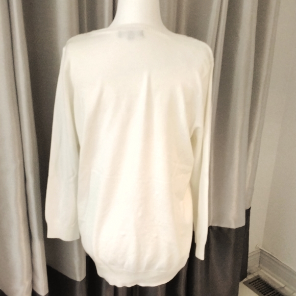 Classic Editions off white sweater with pearl detail - Picture 4 of 9